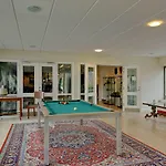 Montra 4*