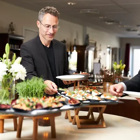 Hotel Montra Sabro
