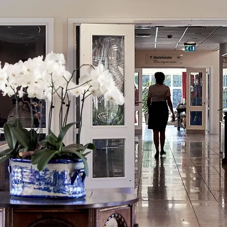 Montra Hotel
