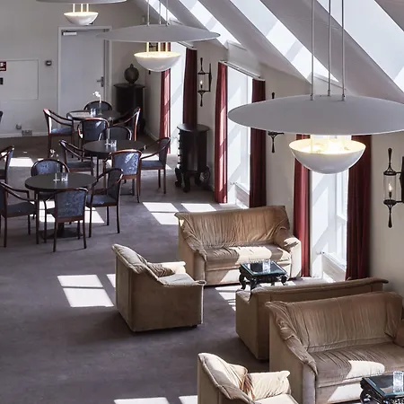 Montra Отель Сабро