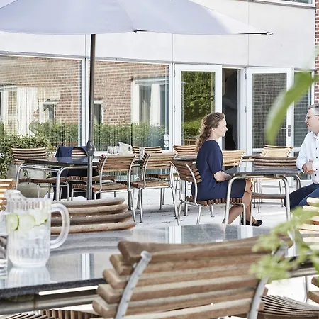 Hotel Montra 4*