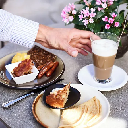 Отель Montra Сабро